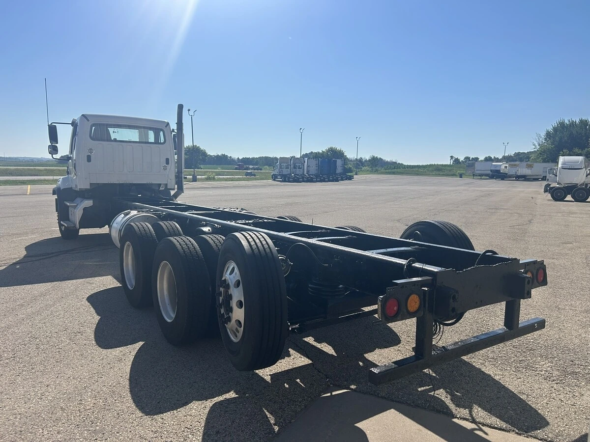 2017 Freightliner 114SD — photo 6