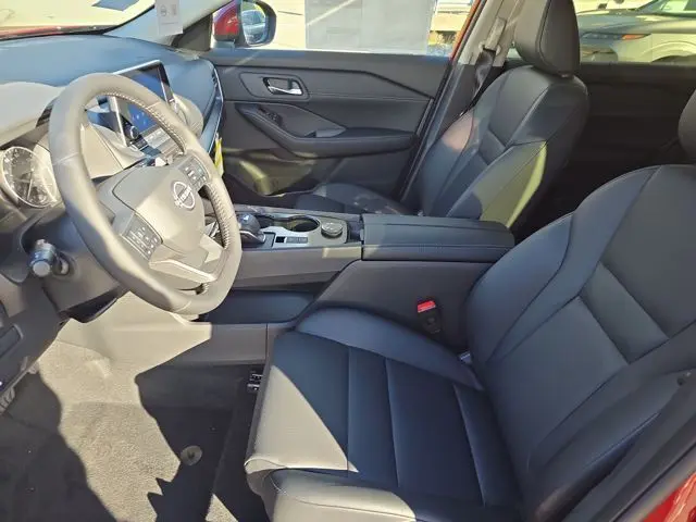 2026 Nissan Rogue SV photo 4