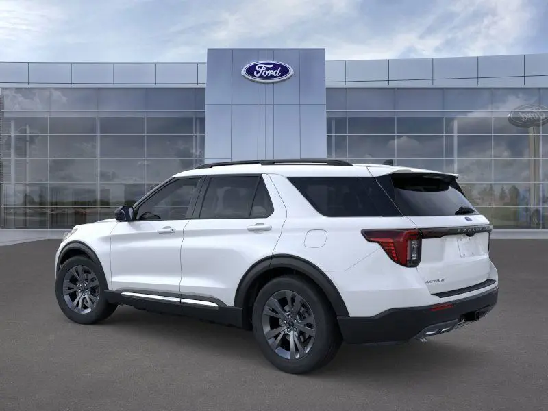 2025 Ford Explorer photo 3