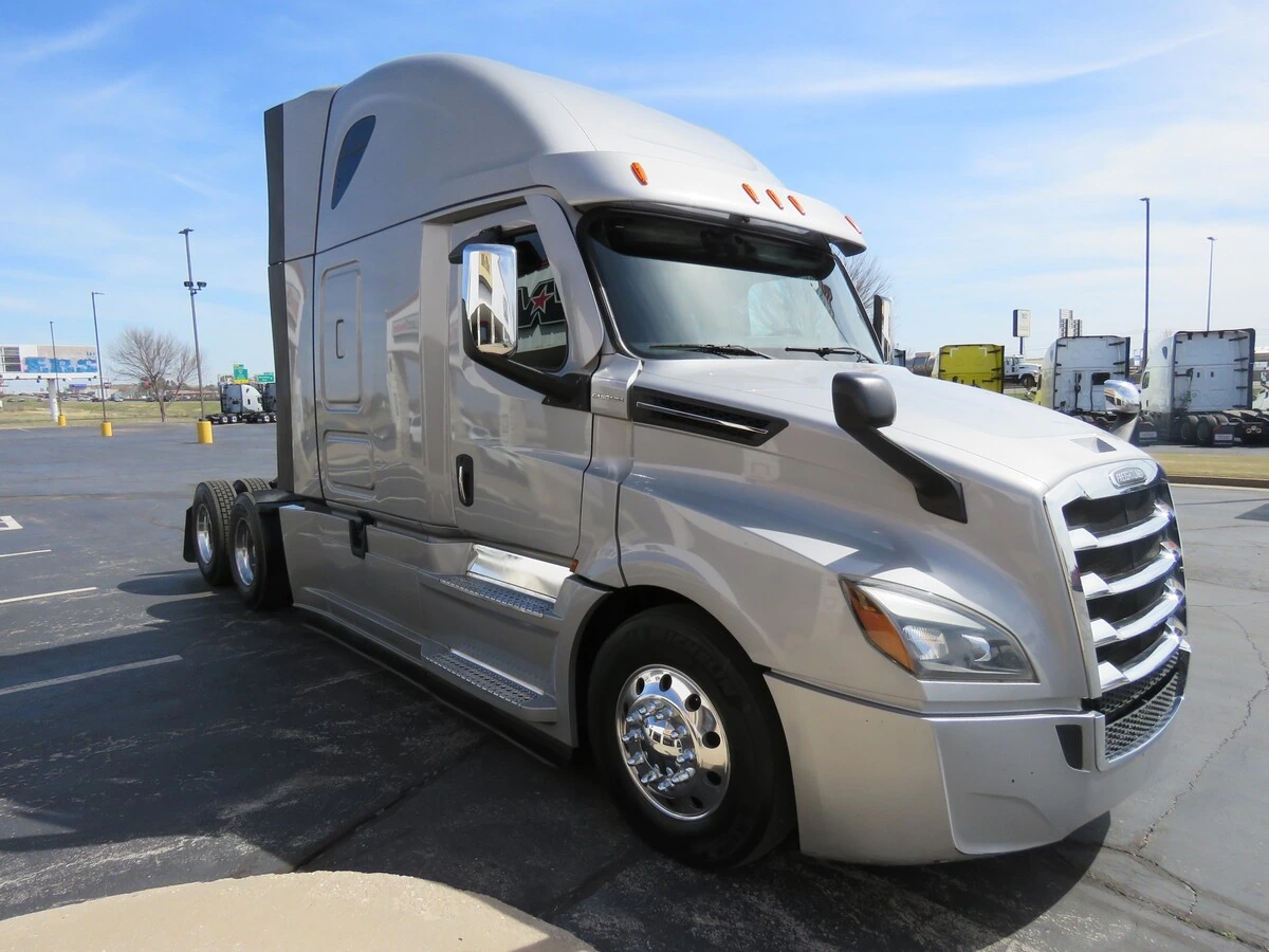 2022 Freightliner Cascadia - image 10