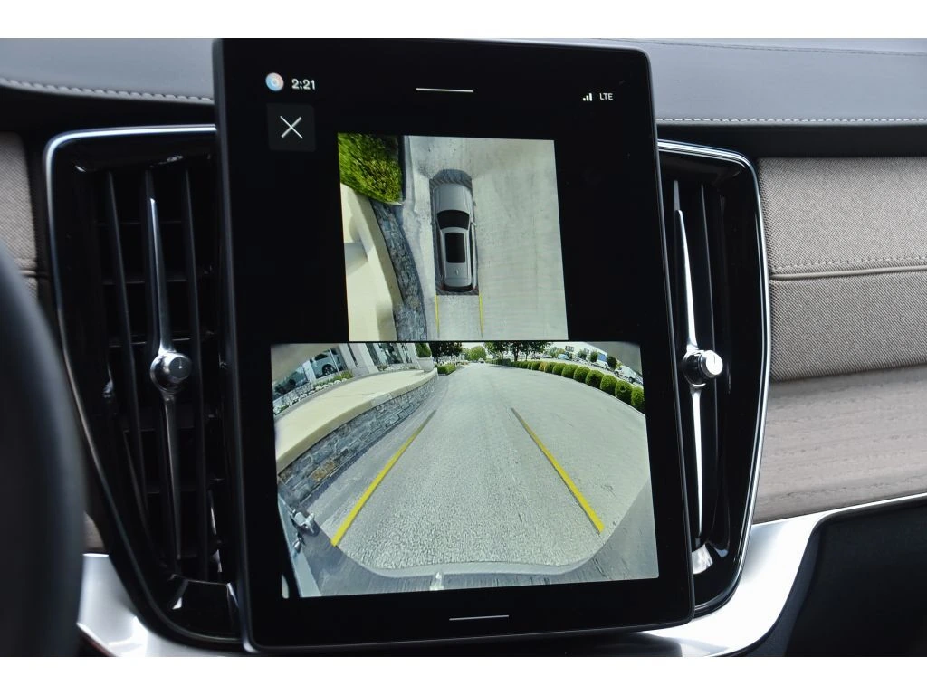 2026 Volvo - image 22