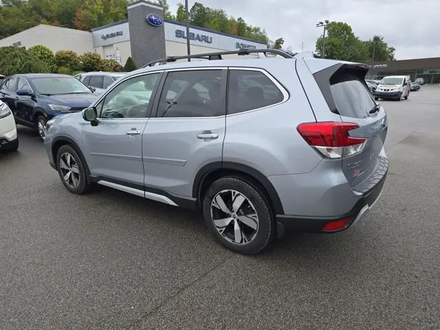 2019 Subaru Forester Touring photo 3