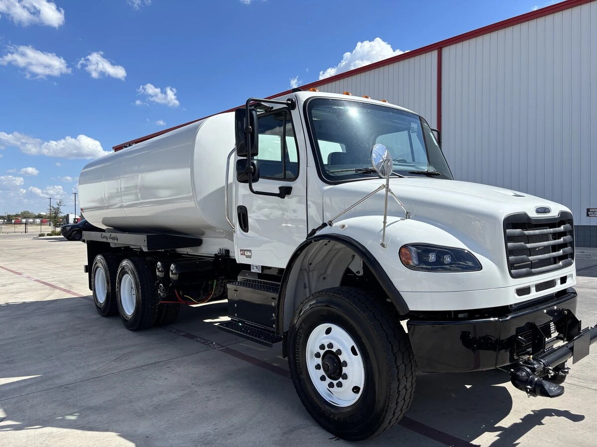 2027 Freightliner M2 106 — photo 3