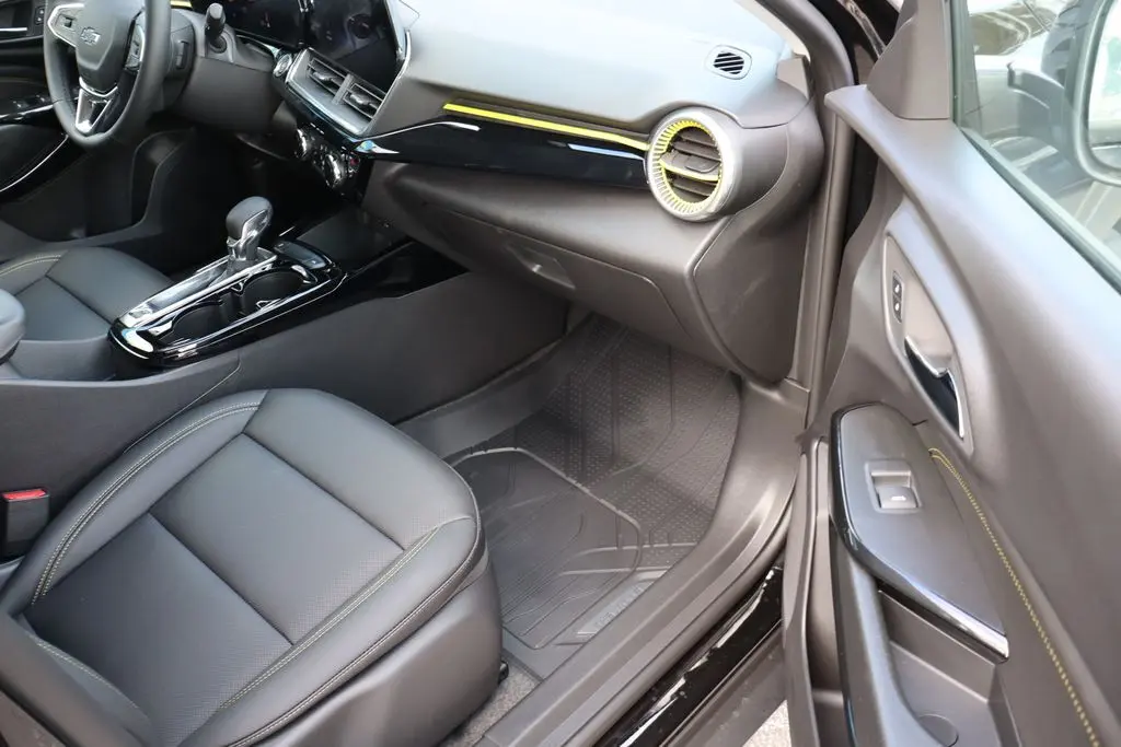 2025 Chevrolet Trax ACTIV photo 35