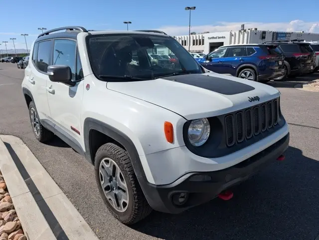 2016 Jeep Renegade Trailhawk photo 2
