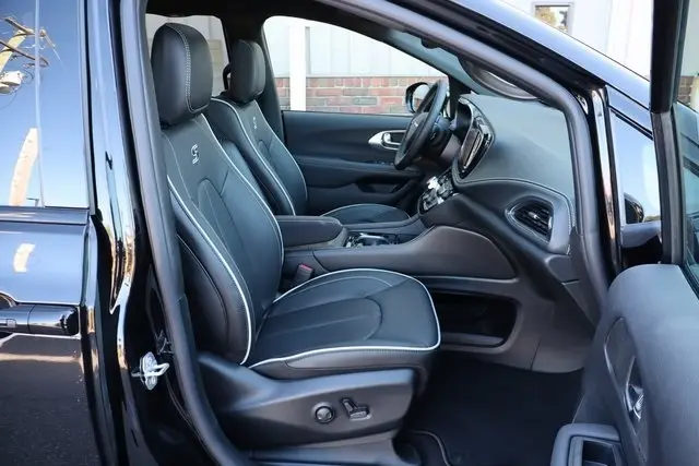2026 Chrysler Pacifica Limited photo 54