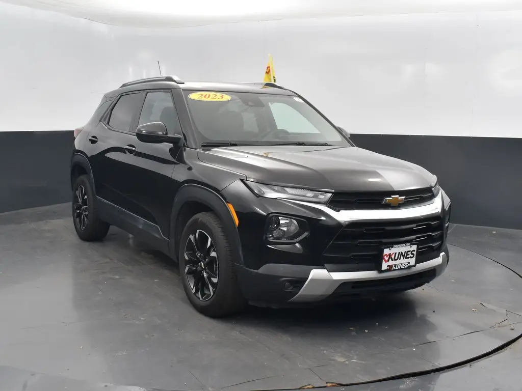 2023 Chevrolet Trailblazer LT photo 2