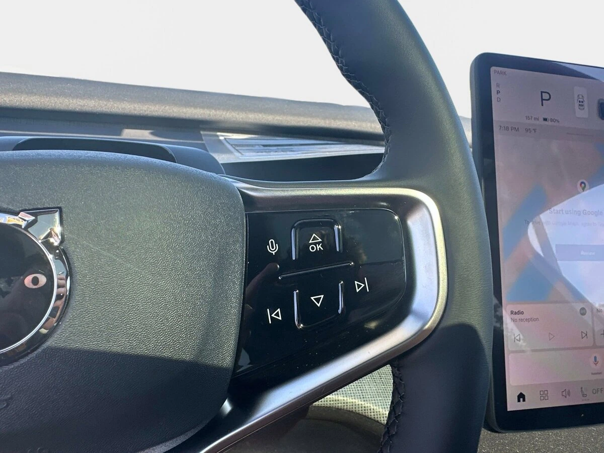 2026 Volvo - image 25