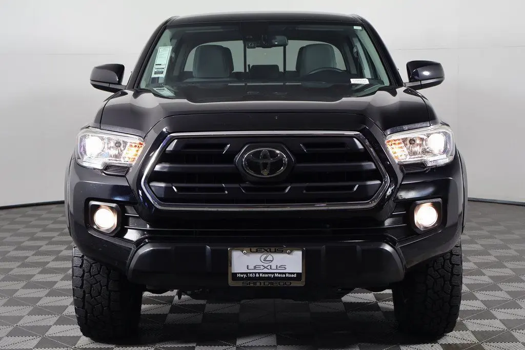 2019 Toyota Tacoma SR5 V6 photo 2
