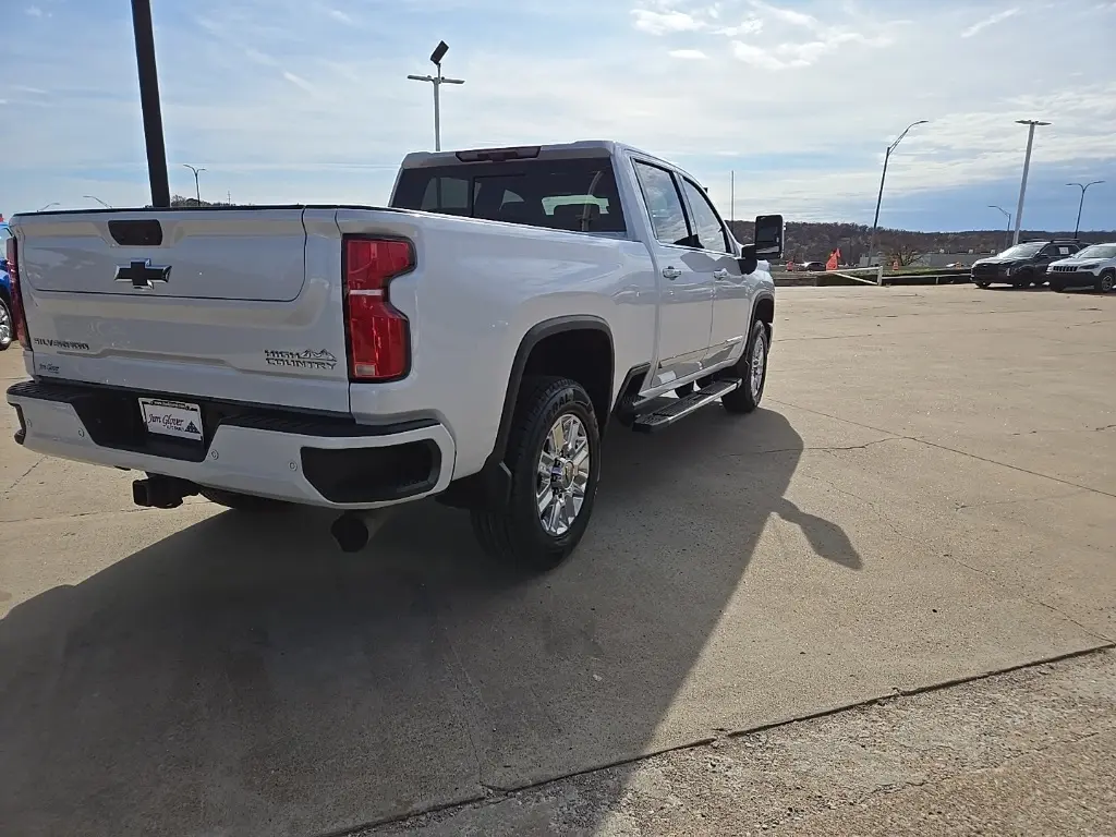 2025 Chevrolet Silverado 2500HD High Country photo 4