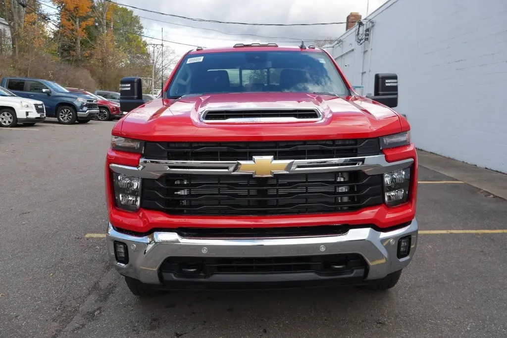 2026 Chevrolet Silverado 3500HD LT photo 3