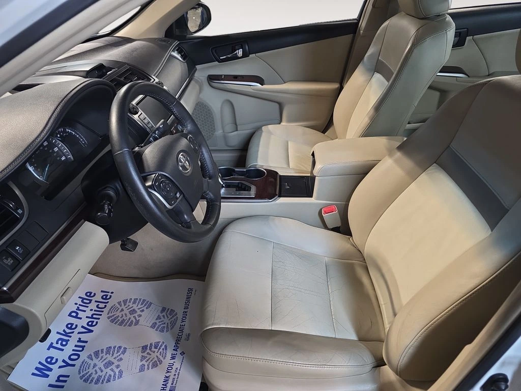 2012 Toyota Camry SE's photo