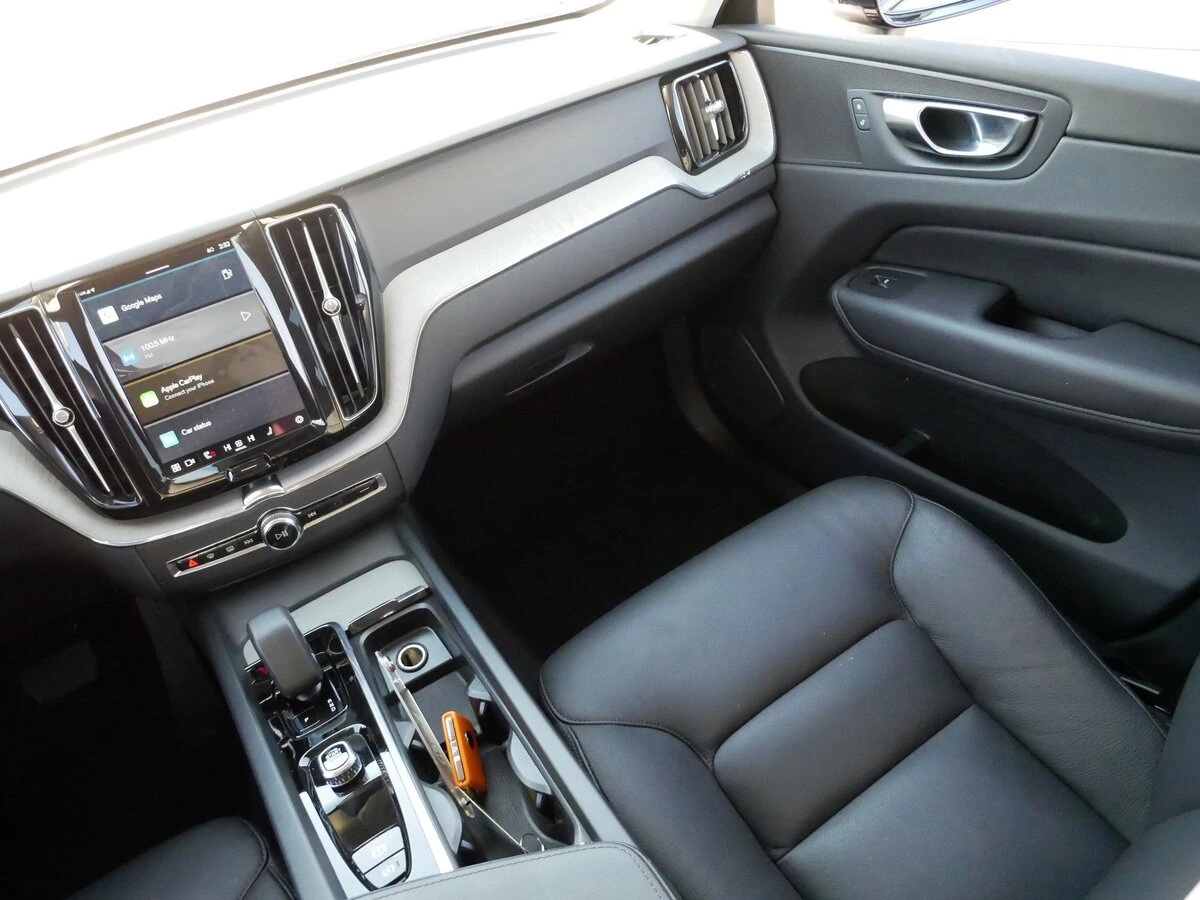 2025 Volvo - image 11