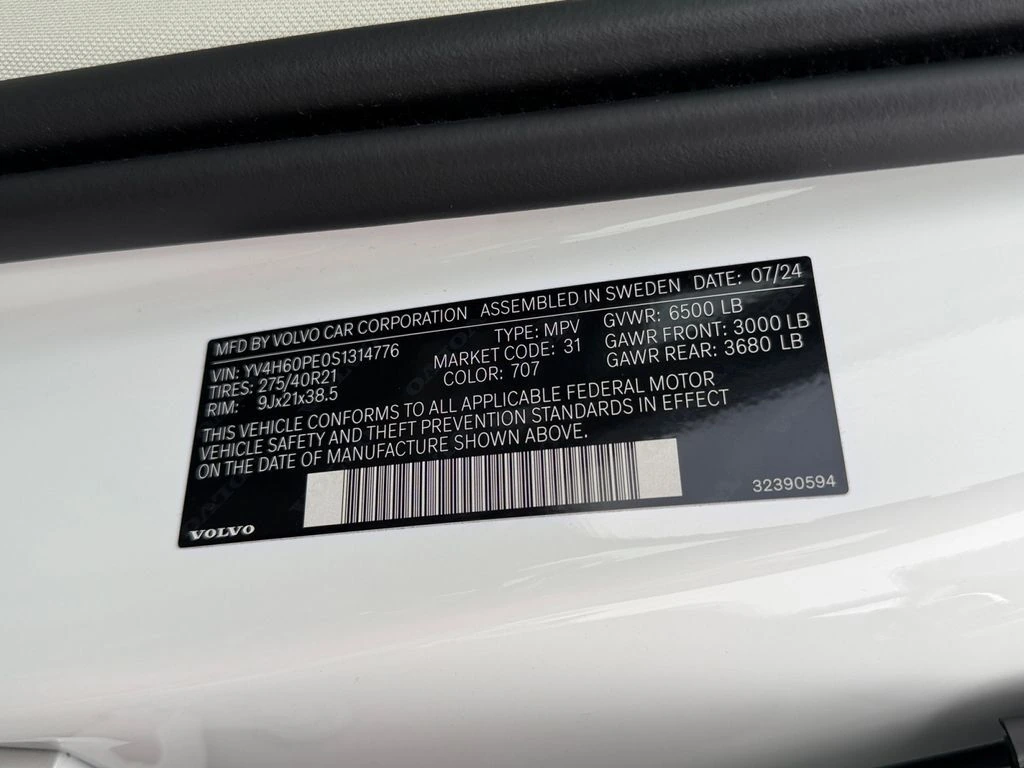 2025 Volvo - image 29