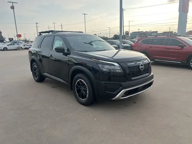 2025 Nissan Pathfinder Rock Creek photo 2