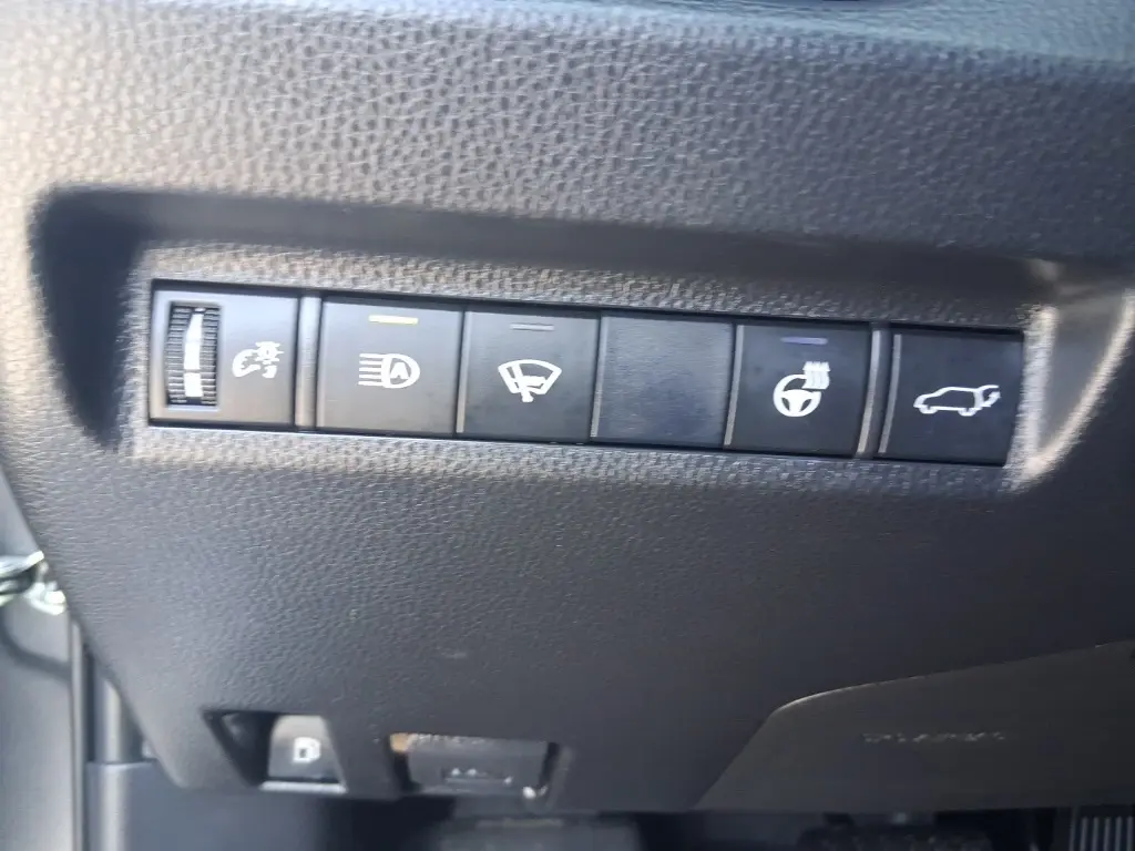 2021 Toyota RAV4 Hybrid XSE photo 18