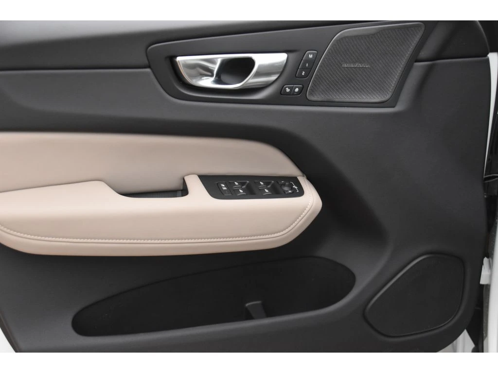 2026 Volvo - image 26