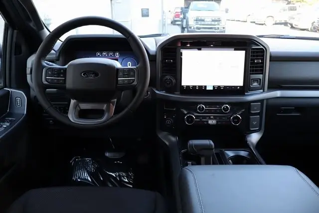 2025 Ford F-150 XLT photo 5