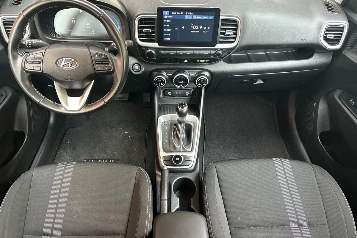 2025 Hyundai Venue SEL - Photo 13