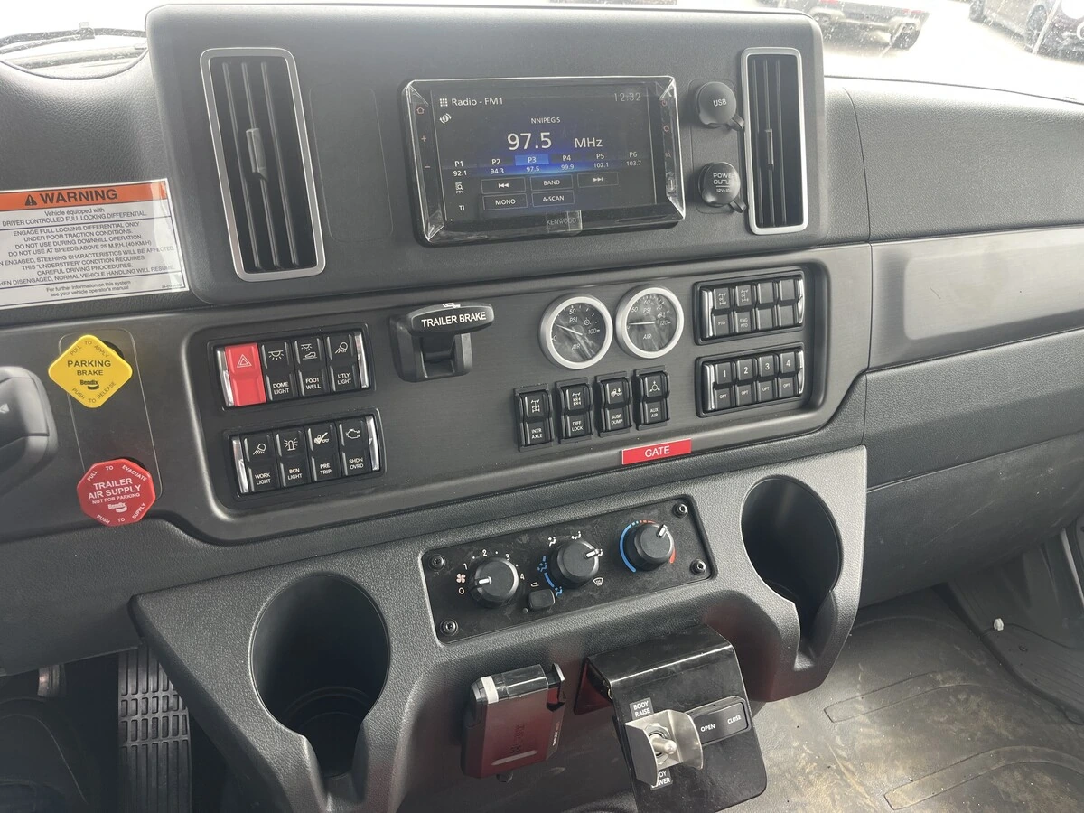 2027 Freightliner M2 106 — photo 8