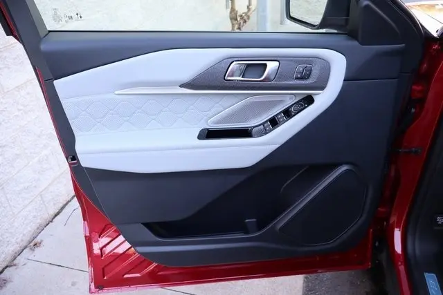 2025 Ford Explorer Platinum photo 22