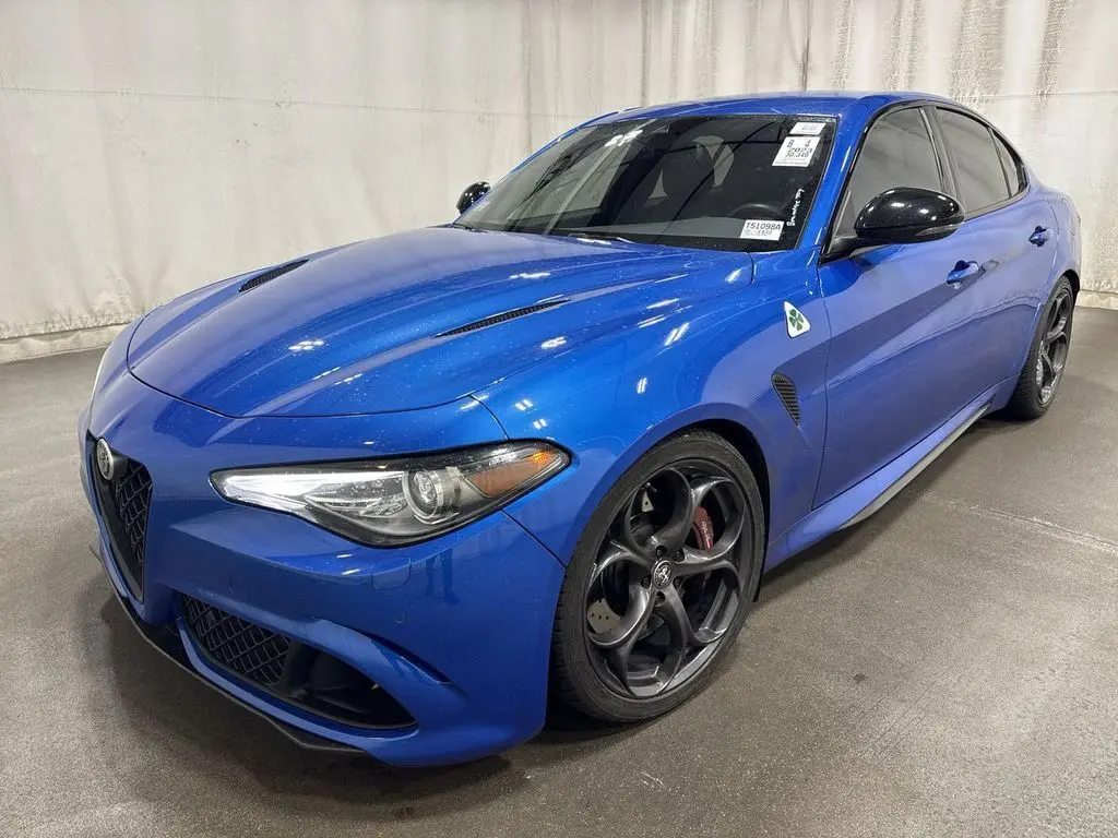 2023 Alfa Romeo Giulia Quadrifoglio photo 2