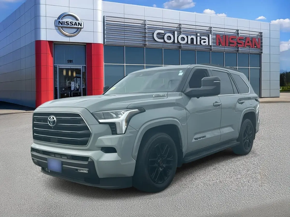 2023 Toyota Sequoia SR5's photo