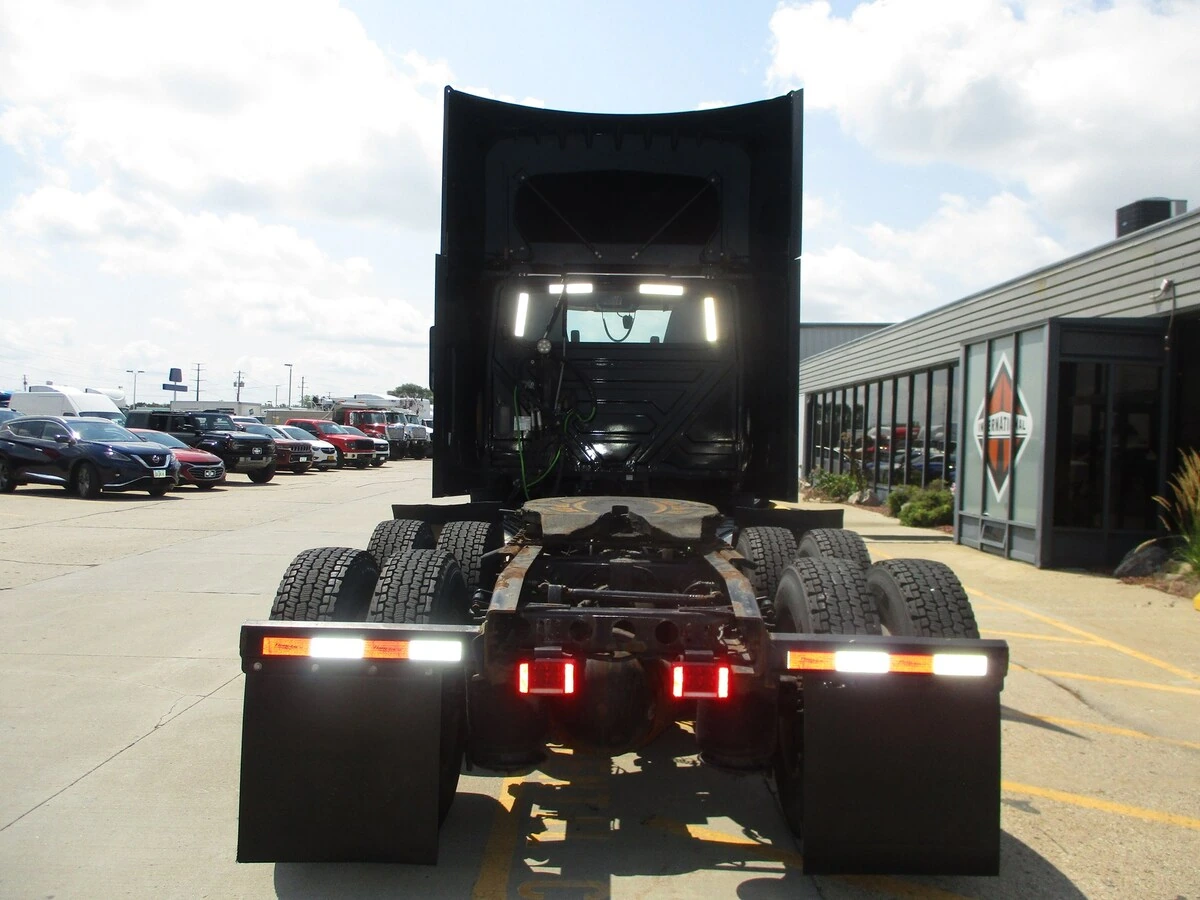2022 International LT in Altoona, IA — photo 4