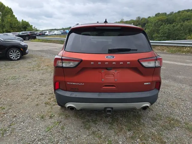 2020 Ford Escape Titanium photo 4