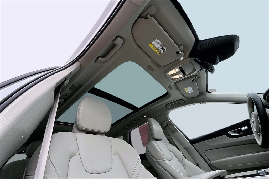 2023 Volvo - image 26