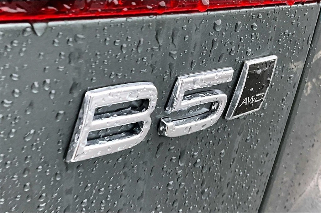 2026 Volvo - image 9