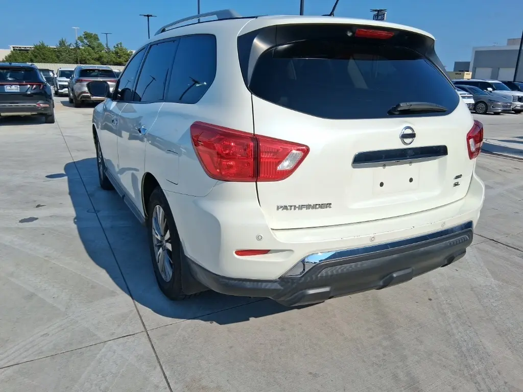 2018 Nissan Pathfinder SL photo 6