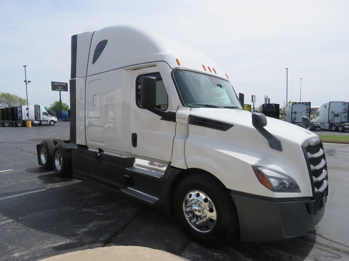 2024 Freightliner Cascadia - image 9