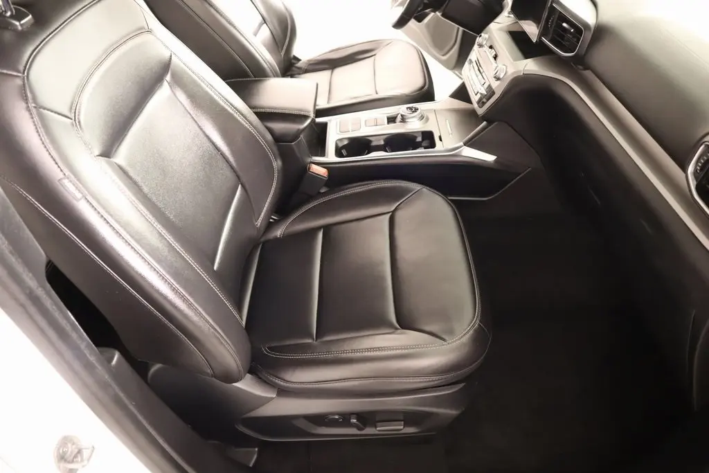 2023 Ford Explorer XLT photo 13