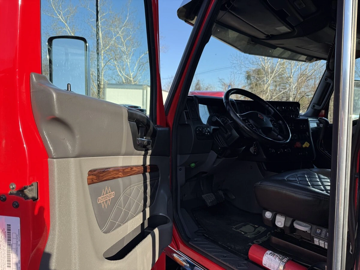 2022 International - image 11