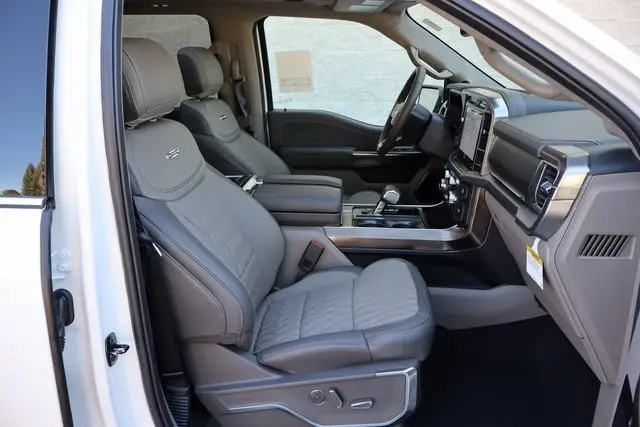2025 Ford F-150 Platinum photo 37