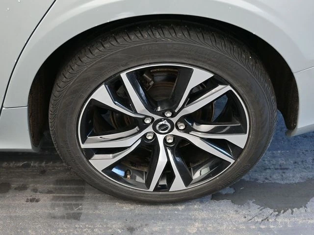 2025 Volvo - image 12