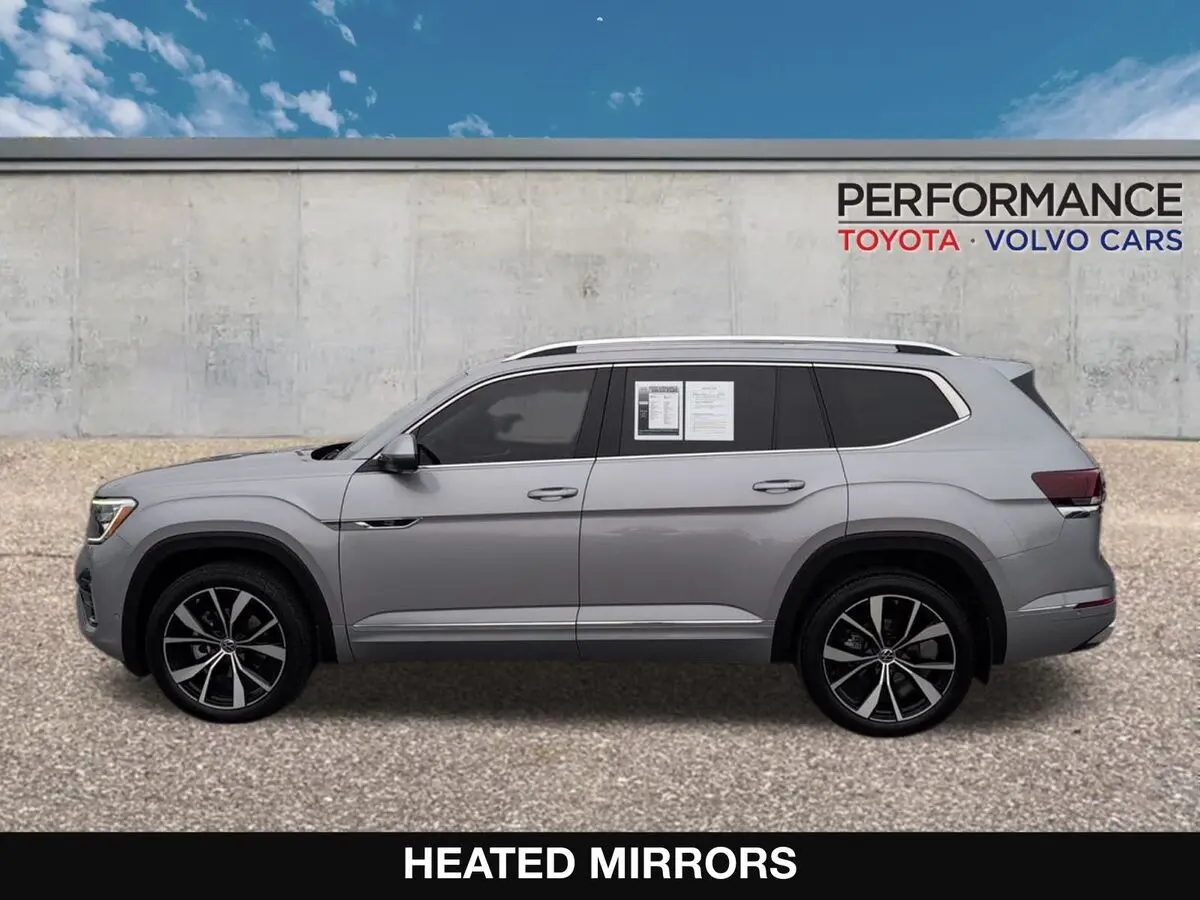 2024 Volkswagen Atlas SEL Premium R-Line photo 2