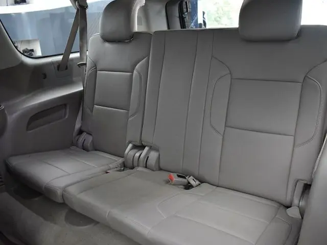2016 Chevrolet Suburban LTZ photo 27