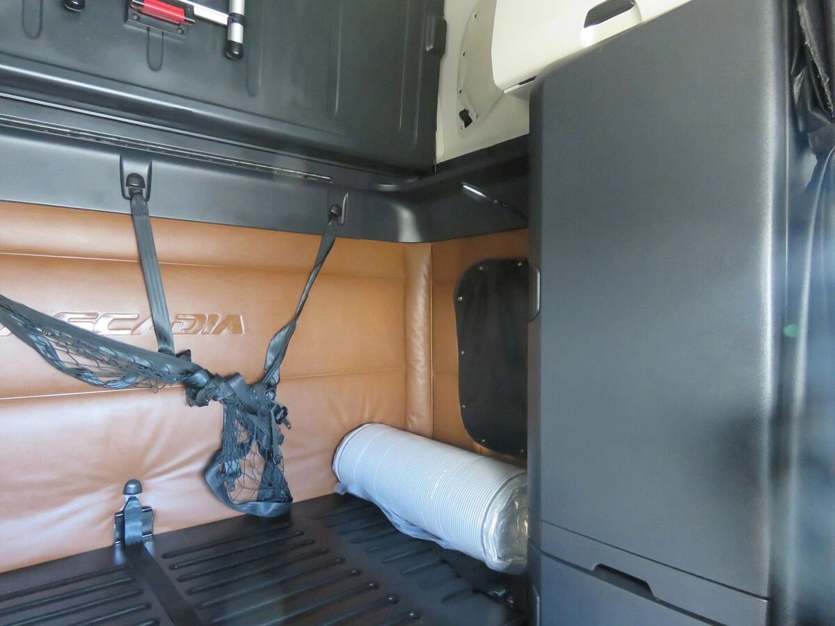 2022 Freightliner Cascadia - image 17