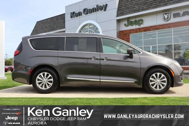 2018 Chrysler Pacifica Touring L Plus's photo