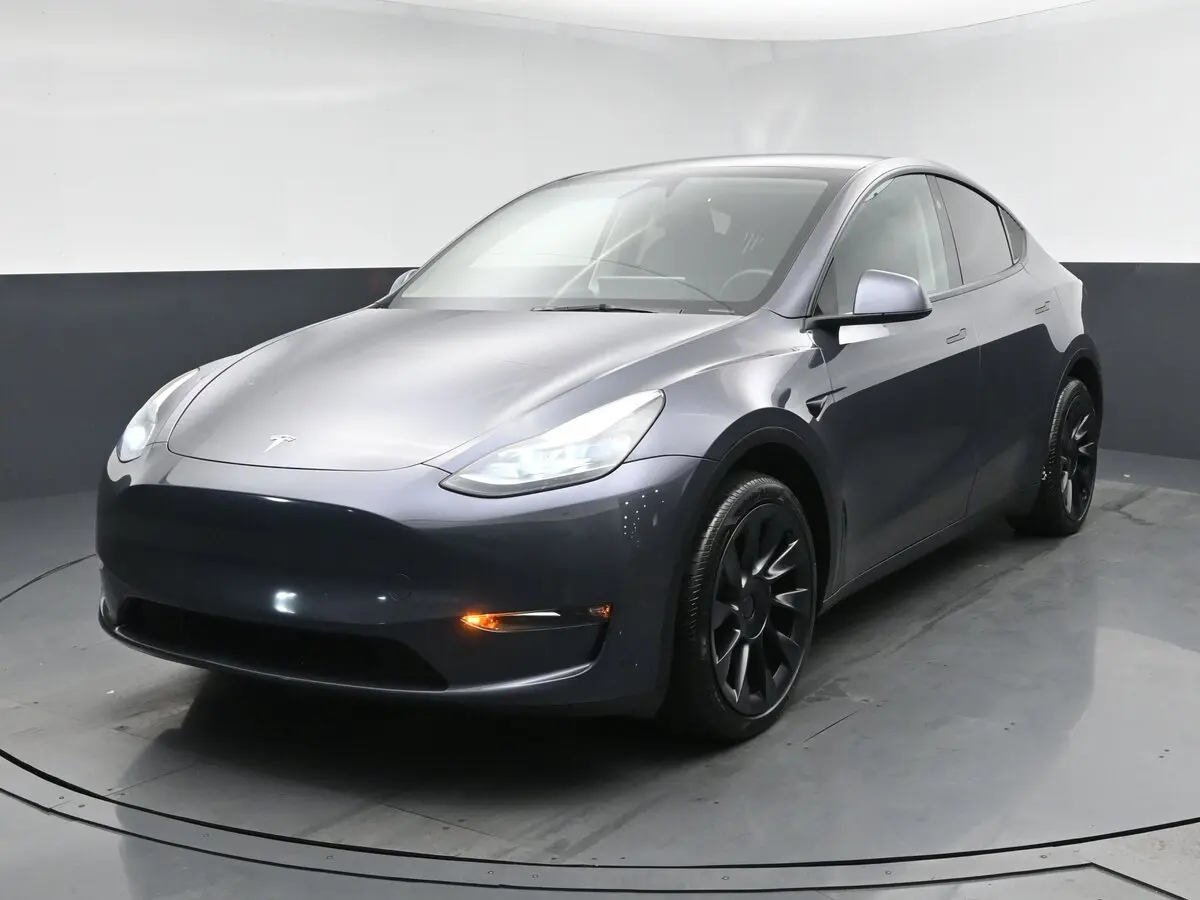 2023 Tesla Model Y Long Range's photo