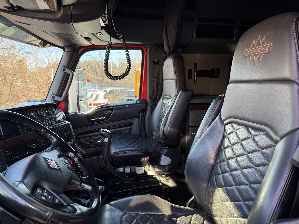 2022 International - image 14