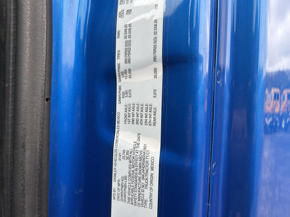 2022 Freightliner Cascadia - image 12