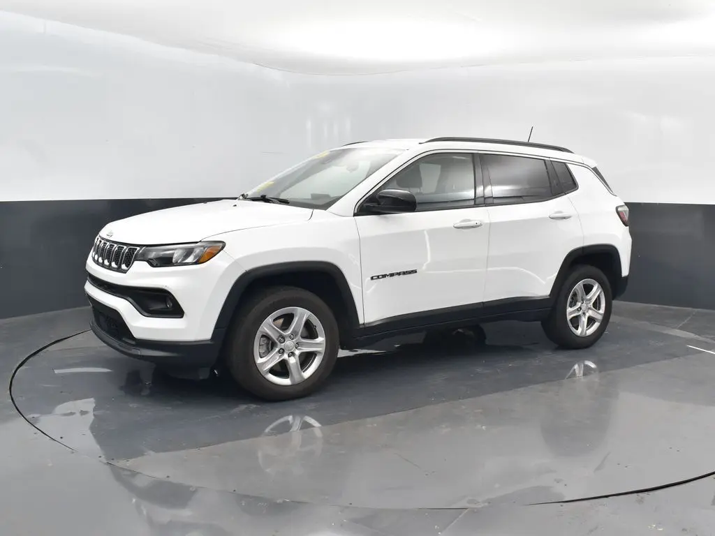 2023 Jeep Compass Latitude photo 5