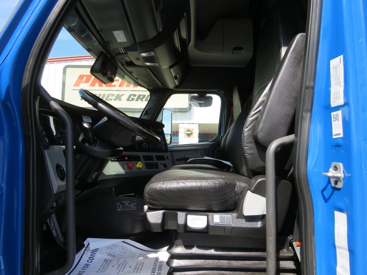 2022 Freightliner Cascadia - image 14