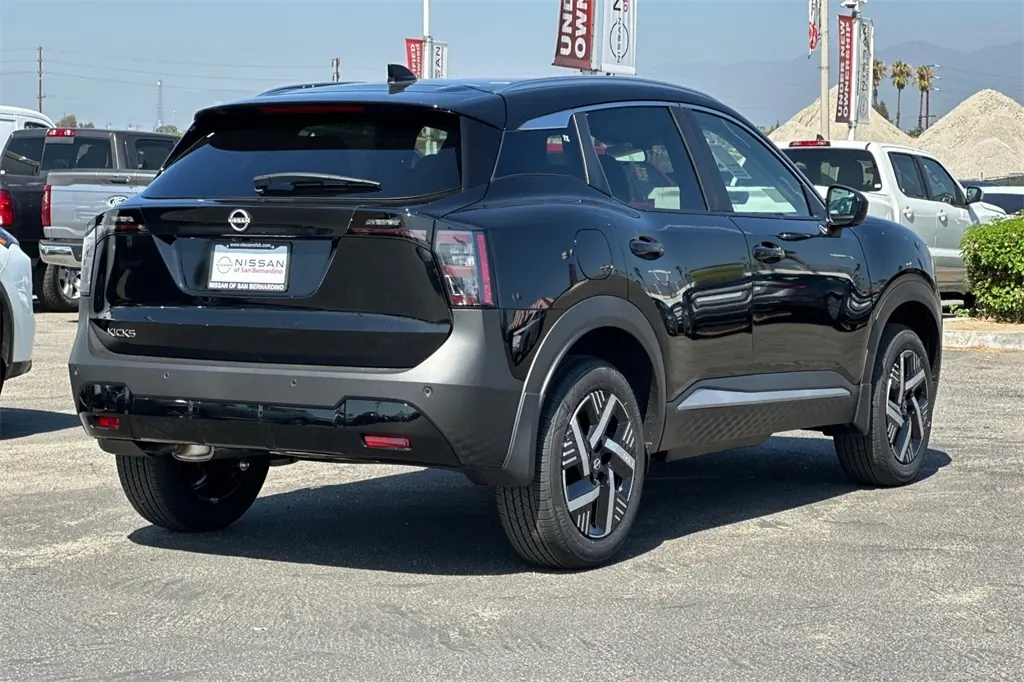 2026 Nissan Kicks SV photo 3