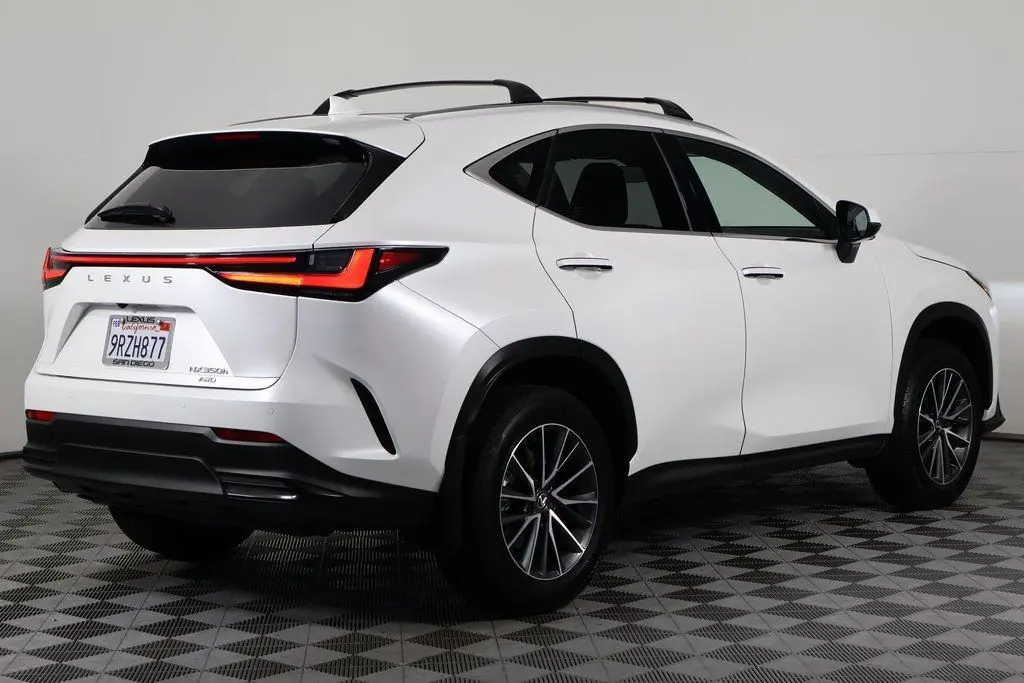 2025 Lexus NX 350h Premium photo 4