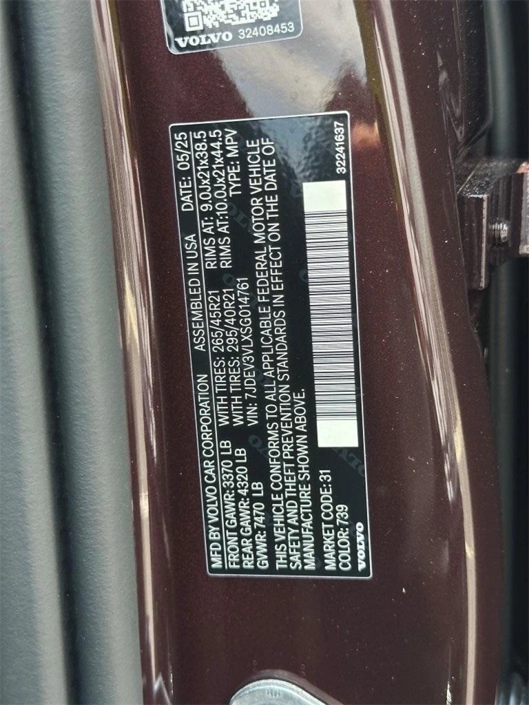 2025 Volvo - image 28