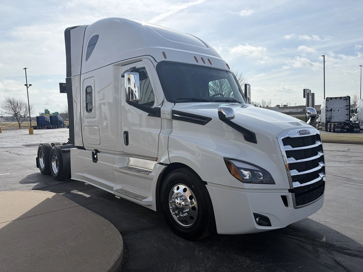 2027 Freightliner Cascadia - image 7